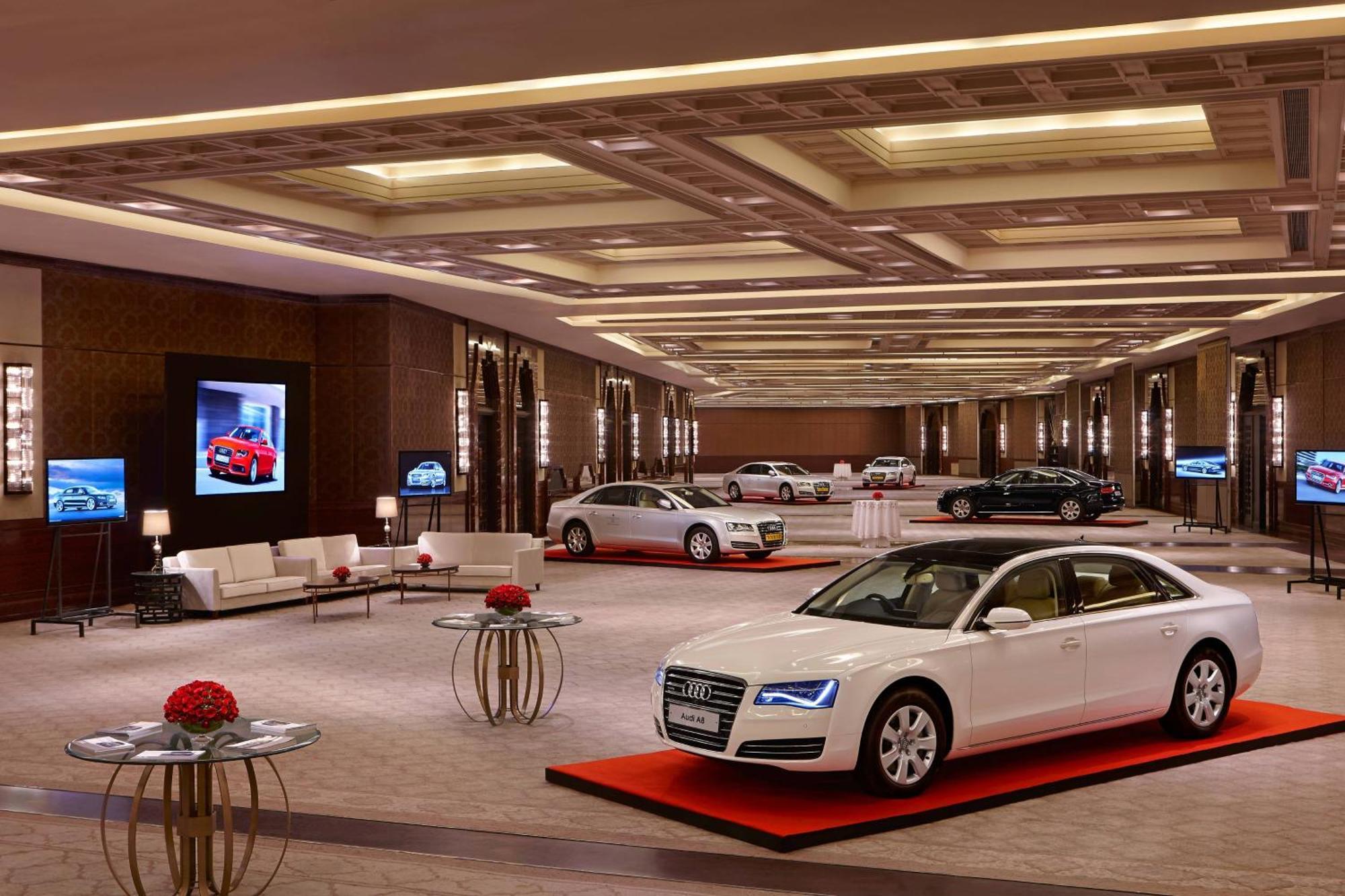 Itc Grand Chola, A Luxury Collection Hotel, Ченнаи Экстерьер фото Audi showroom in India
