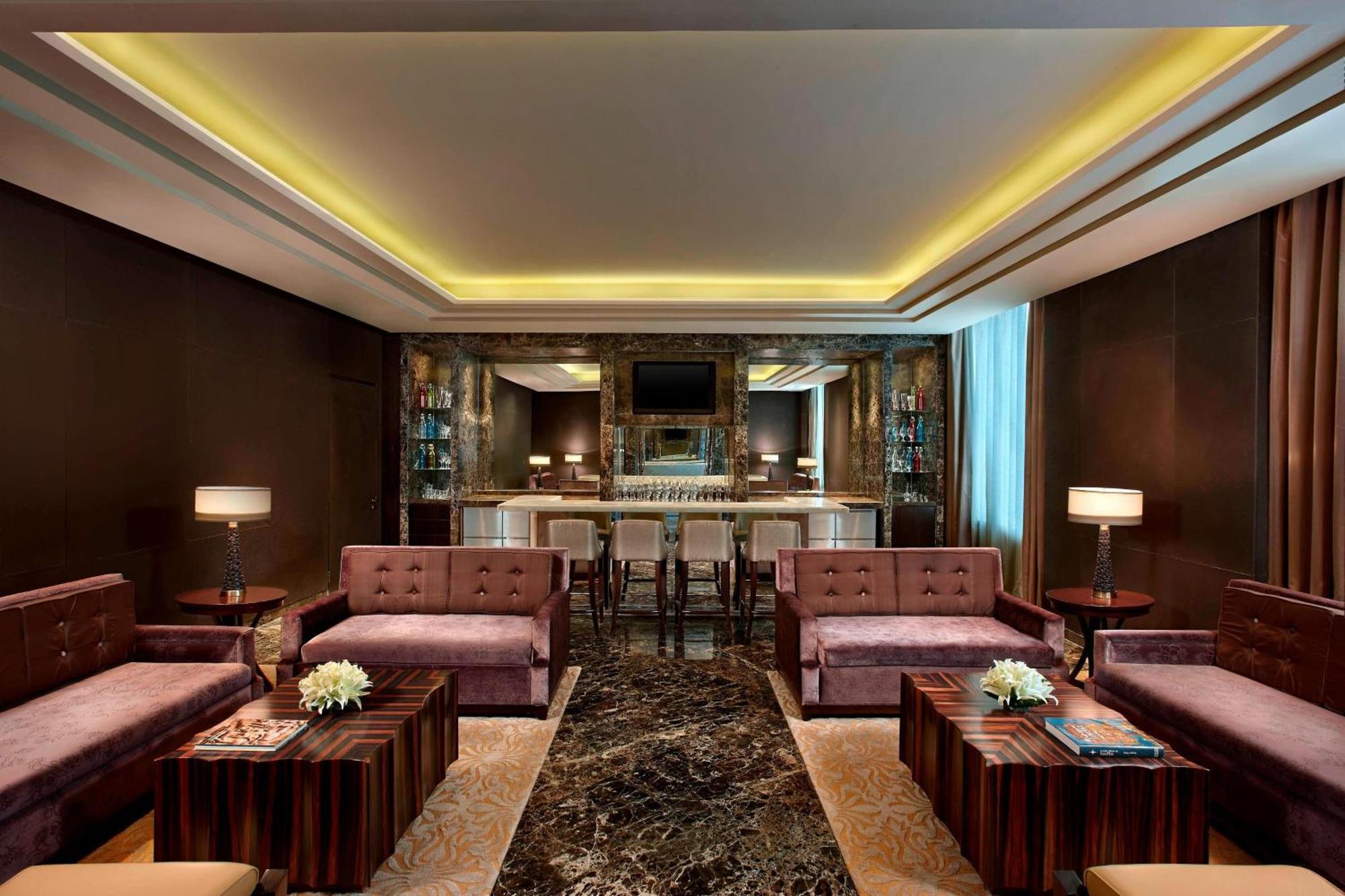 Itc Grand Chola, A Luxury Collection Hotel, Ченнаи Экстерьер фото The lounge at the airport