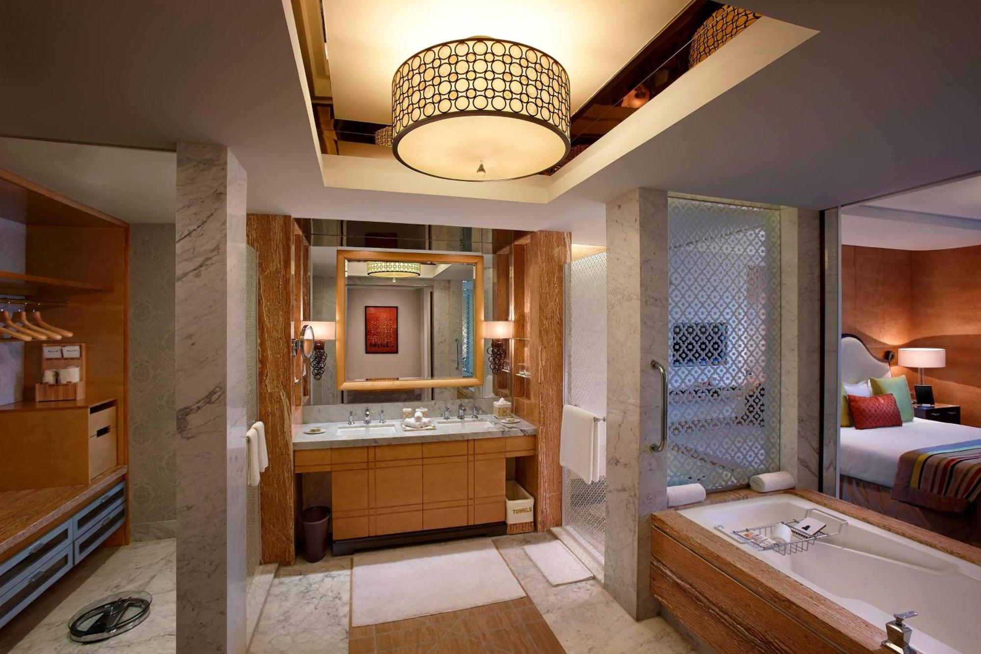 Itc Grand Chola, A Luxury Collection Hotel, Ченнаи Экстерьер фото Bathroom