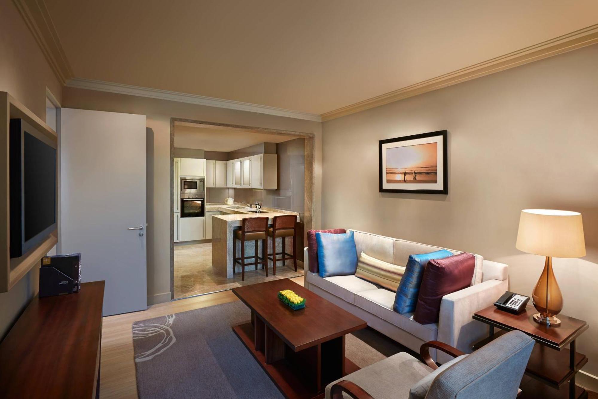 Itc Grand Chola, A Luxury Collection Hotel, Ченнаи Экстерьер фото A living room at a Hilton Grand Vacations Club resort