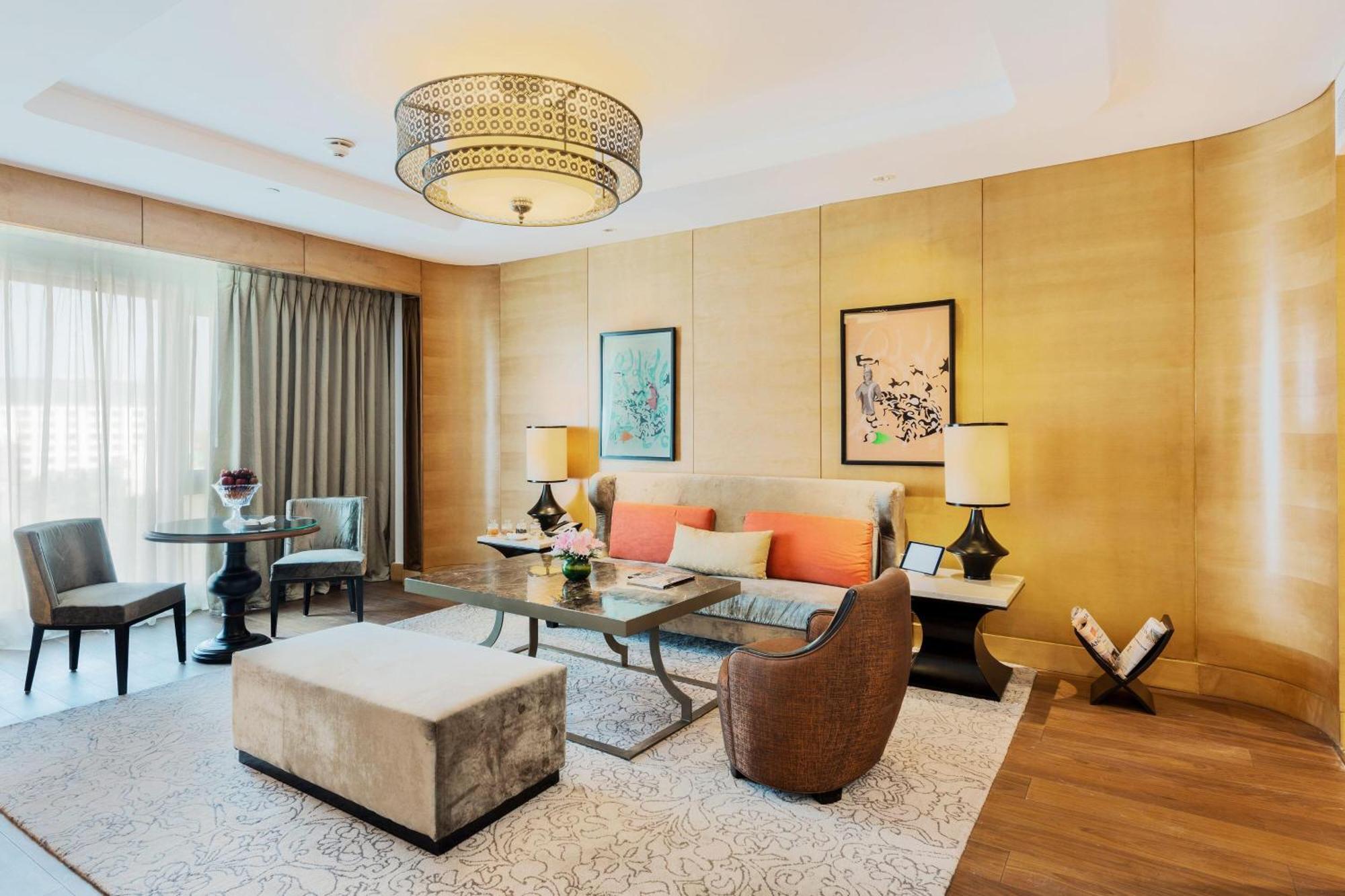 Itc Grand Chola, A Luxury Collection Hotel, Ченнаи Экстерьер фото A living room at the hotel