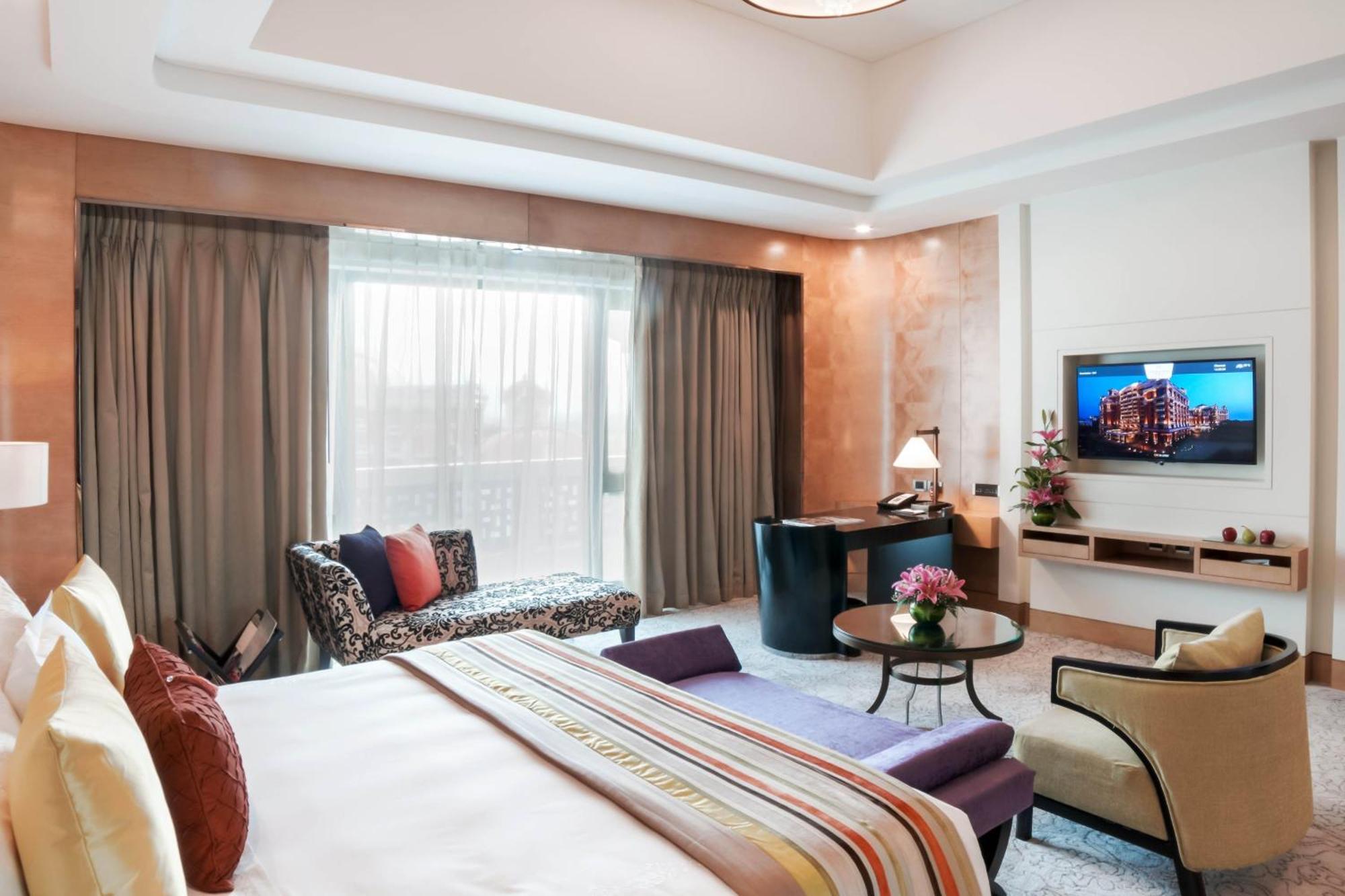 Itc Grand Chola, A Luxury Collection Hotel, Ченнаи Экстерьер фото A suite at the hotel