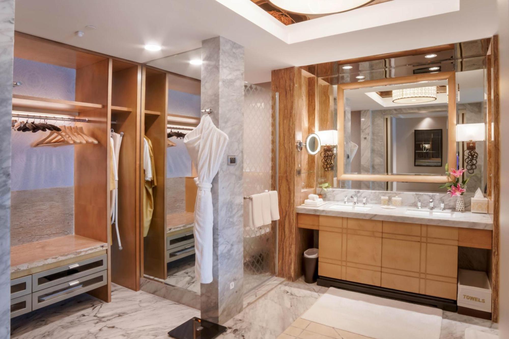 Itc Grand Chola, A Luxury Collection Hotel, Ченнаи Экстерьер фото Bathroom