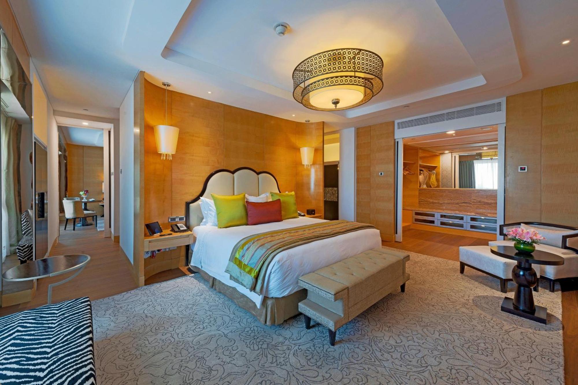 Itc Grand Chola, A Luxury Collection Hotel, Ченнаи Экстерьер фото A bedroom at the Shangri-La Hotel, Kuala Lumpur