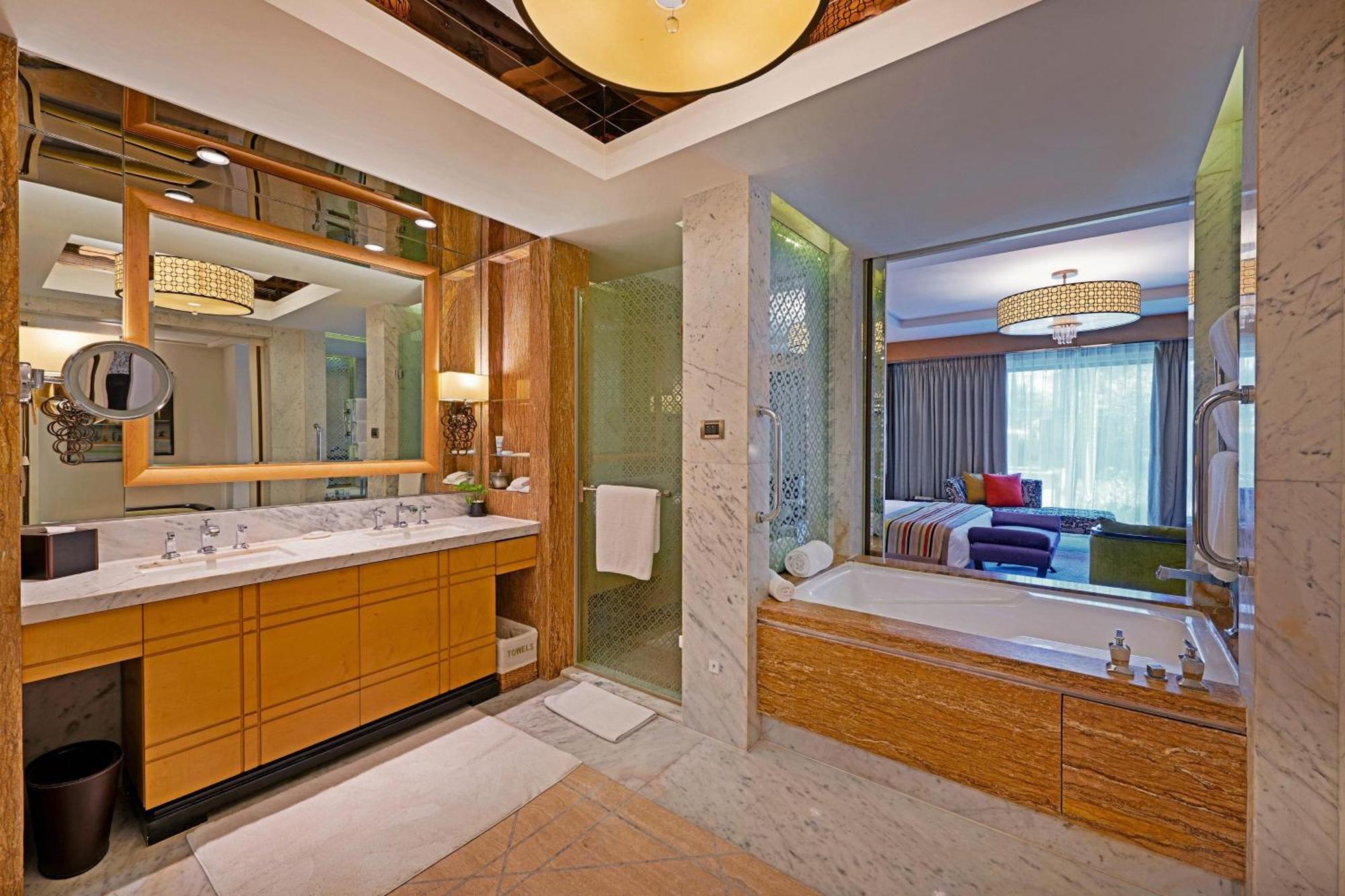 Itc Grand Chola, A Luxury Collection Hotel, Ченнаи Экстерьер фото Bathroom
