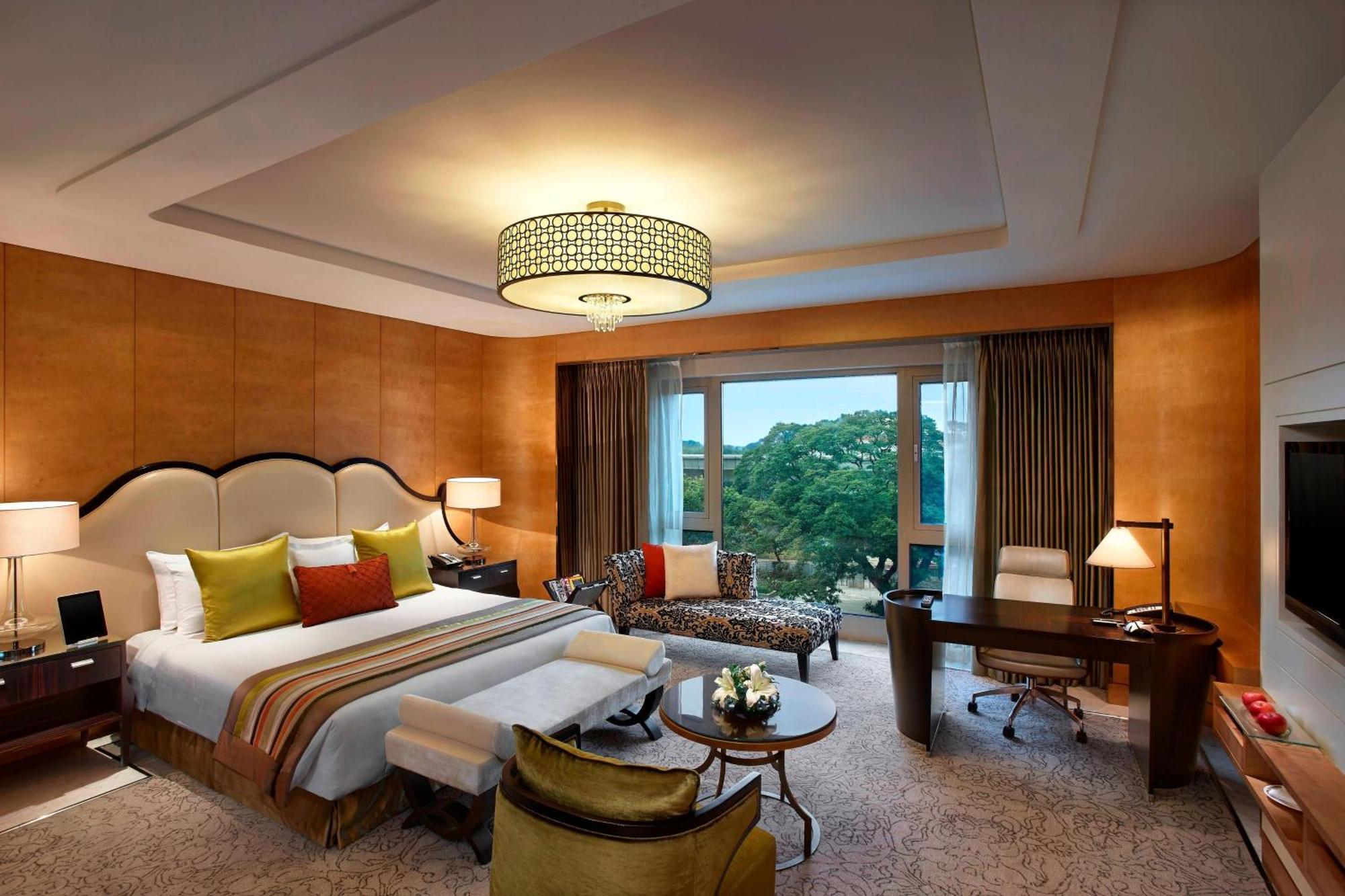 Itc Grand Chola, A Luxury Collection Hotel, Ченнаи Экстерьер фото A suite at the hotel